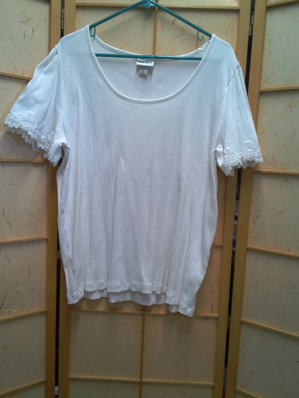 Ava & Viv White Scoop-Neck Knit Tee with Lace Sleeve Trim